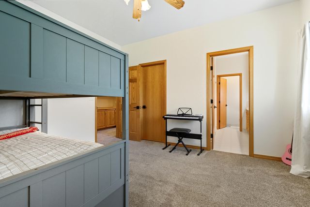 1646 S Bluegrass Court, Visalia, CA 93277