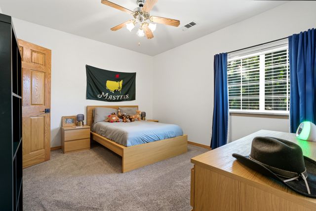 1646 S Bluegrass Court, Visalia, CA 93277