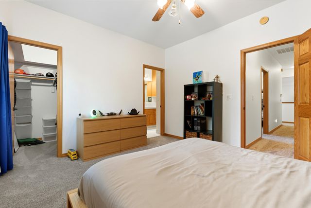 1646 S Bluegrass Court, Visalia, CA 93277