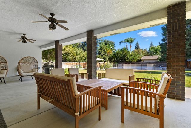 1646 S Bluegrass Court, Visalia, CA 93277