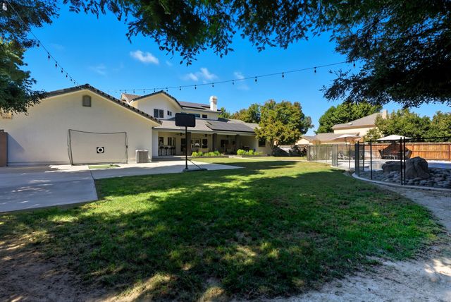 1646 S Bluegrass Court, Visalia, CA 93277