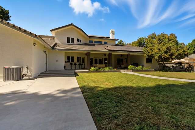 1646 S Bluegrass Court, Visalia, CA 93277