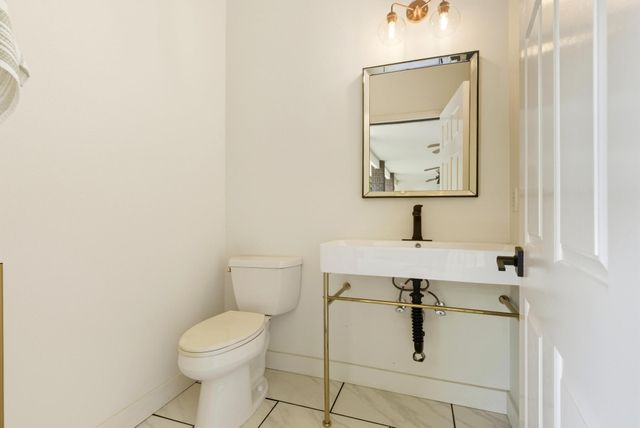 1646 S Bluegrass Court, Visalia, CA 93277