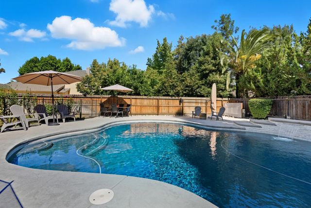 1646 S Bluegrass Court, Visalia, CA 93277