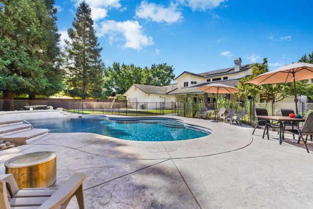 1646 S Bluegrass Court, Visalia, CA 93277