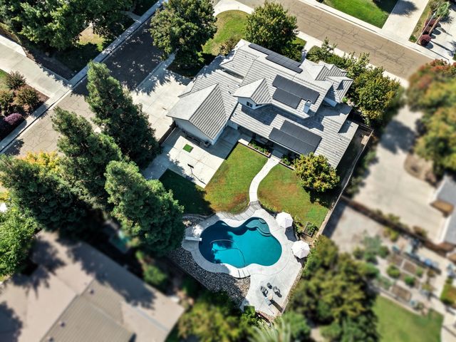 1646 S Bluegrass Court, Visalia, CA 93277