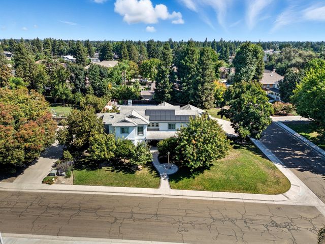 1646 S Bluegrass Court, Visalia, CA 93277
