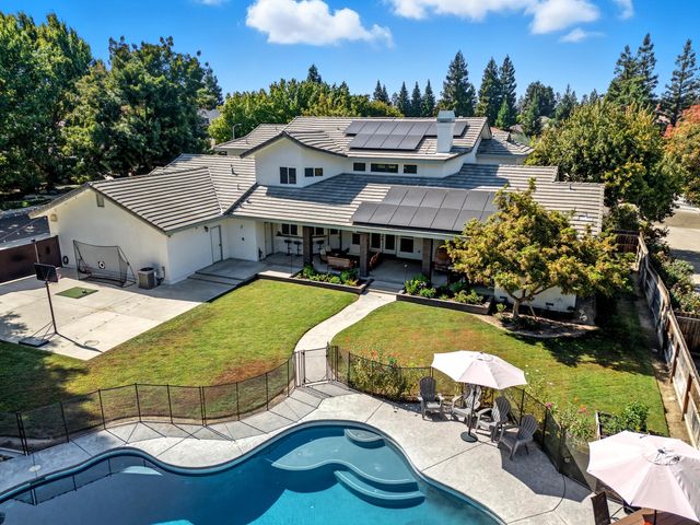 1646 S Bluegrass Court, Visalia, CA 93277