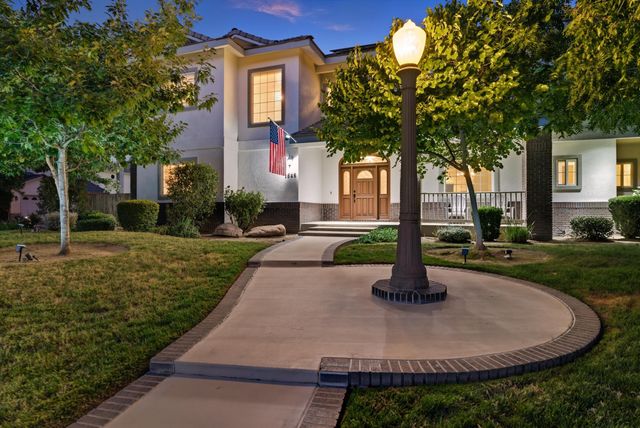 1646 S Bluegrass Court, Visalia, CA 93277