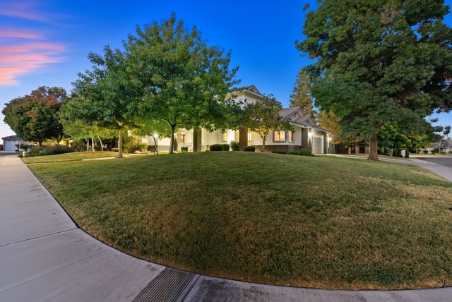 1646 S Bluegrass Court, Visalia, CA 93277