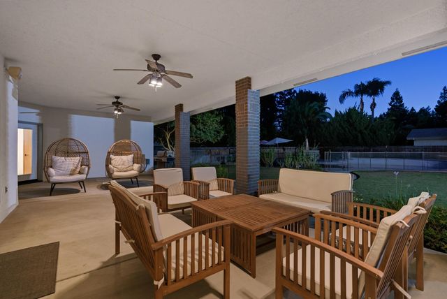 1646 S Bluegrass Court, Visalia, CA 93277