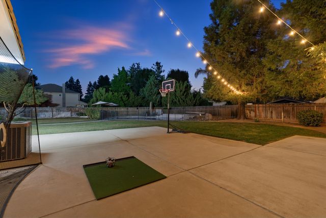 1646 S Bluegrass Court, Visalia, CA 93277