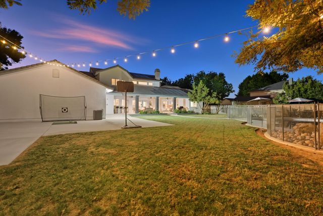 1646 S Bluegrass Court, Visalia, CA 93277