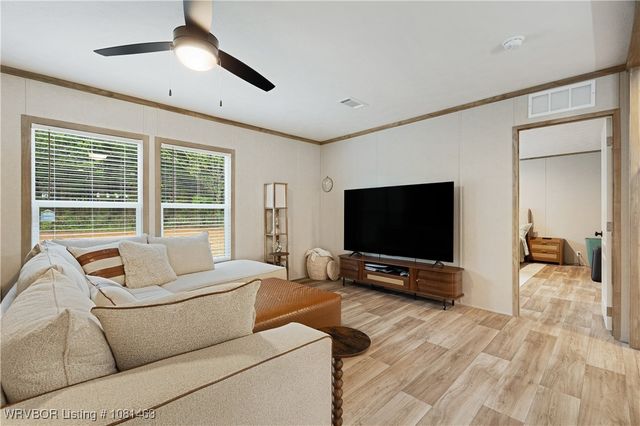 1635 Burchfiel Mountain Trail, Cedarville, AR 72932