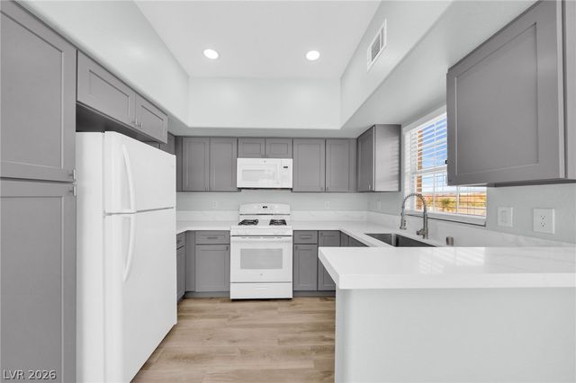 520 Arrowhead Trail 1411, Henderson, NV 89015
