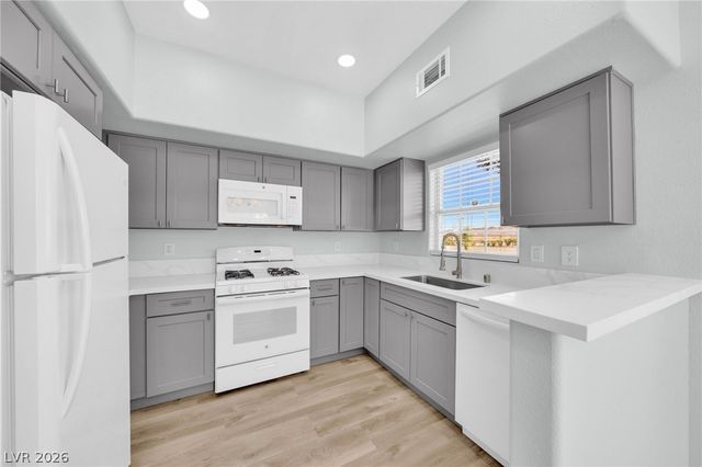 520 Arrowhead Trail 1411, Henderson, NV 89015