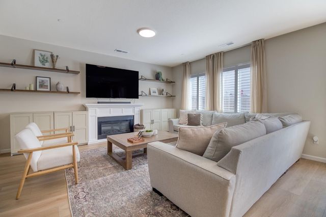 1508 Founders Point Dr, Modesto, CA 95356