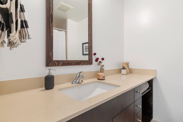 585 9th St 443, Oakland, CA 94607