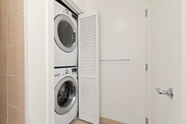 585 9th St 443, Oakland, CA 94607