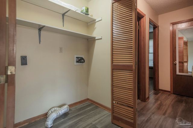 496 Lownde, Pensacola, FL 32507