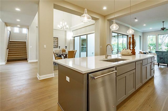 511 Woodside TER, Lakeway, TX 78738