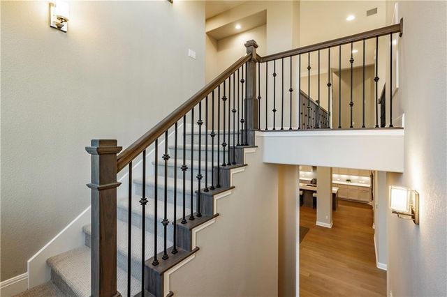 511 Woodside TER, Lakeway, TX 78738
