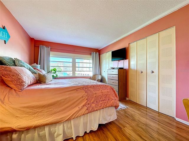 4650 COVE CIRCLE 209, St Petersburg, FL 33708