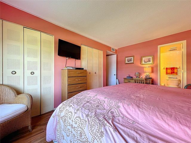 4650 COVE CIRCLE 209, St Petersburg, FL 33708