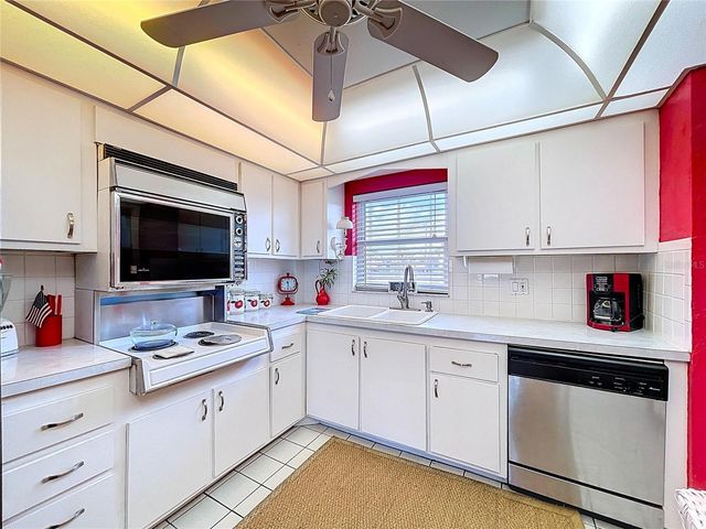 4650 COVE CIRCLE 209, St Petersburg, FL 33708