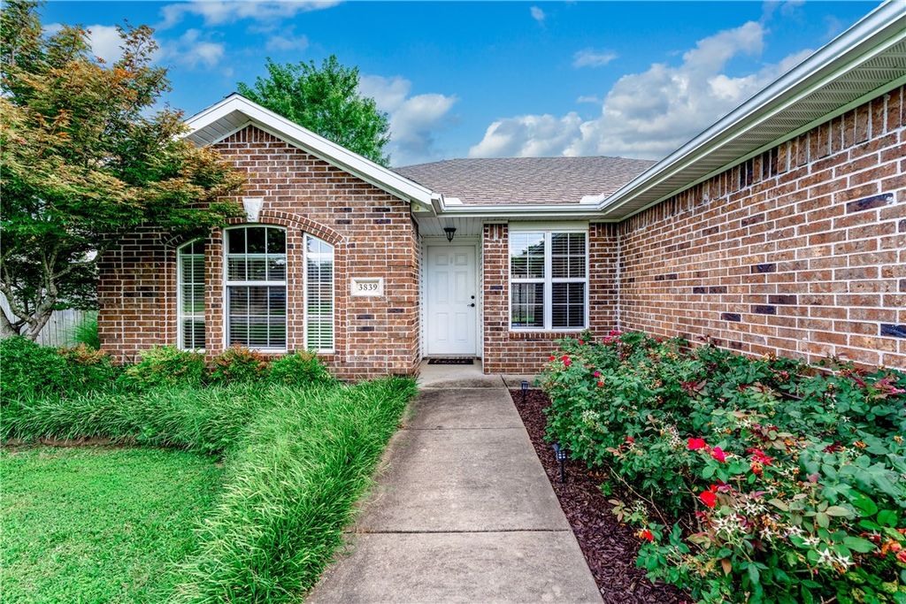 3839 W Mahogany Drive, Fayetteville, AR 72704