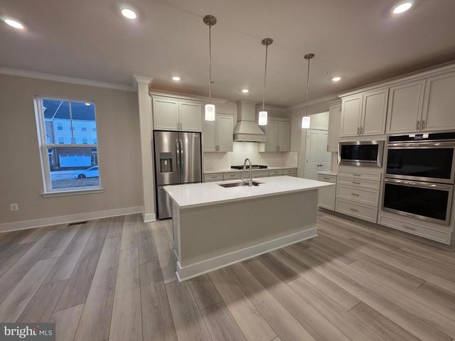 6604 QUEENSBURY ST, Middle River, MD 21220