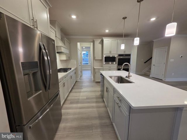 6604 QUEENSBURY ST, Middle River, MD 21220
