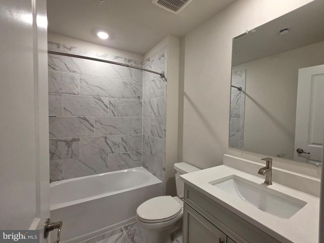 6604 QUEENSBURY ST, Middle River, MD 21220
