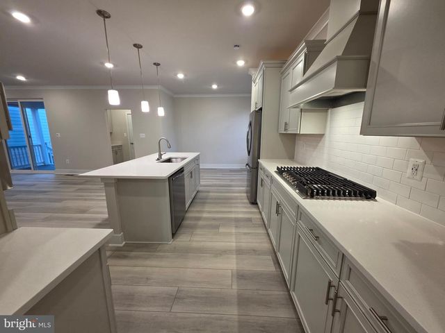 6604 QUEENSBURY ST, Middle River, MD 21220