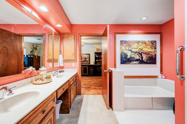 212 Overlook CT, Wimberley, TX 78676