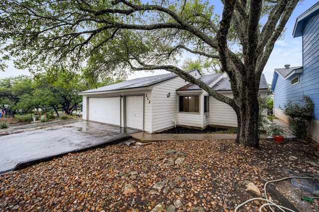 212 Overlook CT, Wimberley, TX 78676