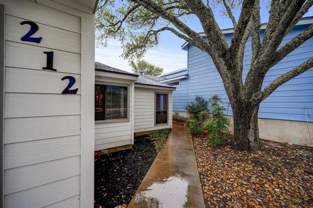 212 Overlook CT, Wimberley, TX 78676