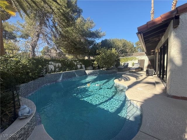 2208 Plaza Del Puerto, Las Vegas, NV 89102