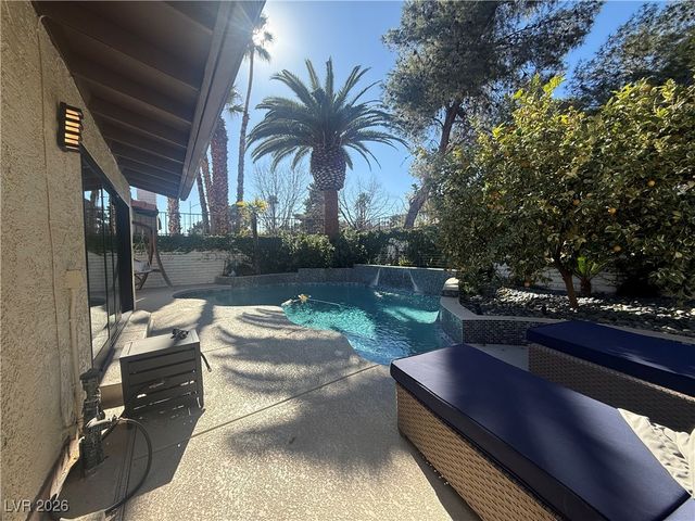 2208 Plaza Del Puerto, Las Vegas, NV 89102