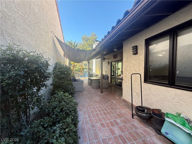 2208 Plaza Del Puerto, Las Vegas, NV 89102