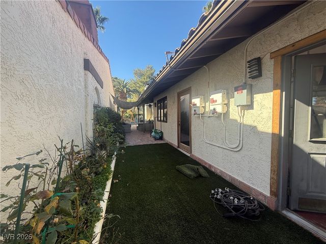 2208 Plaza Del Puerto, Las Vegas, NV 89102