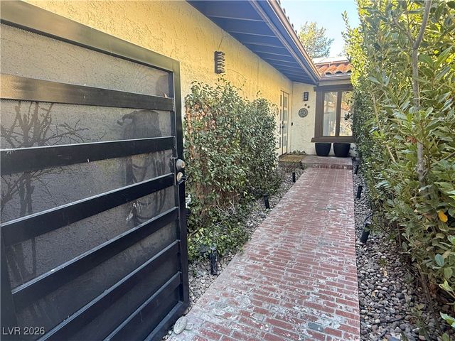 2208 Plaza Del Puerto, Las Vegas, NV 89102