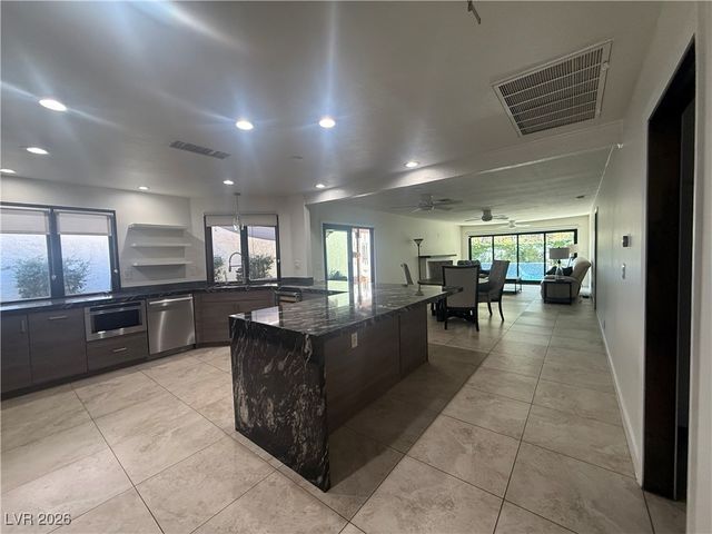 2208 Plaza Del Puerto, Las Vegas, NV 89102