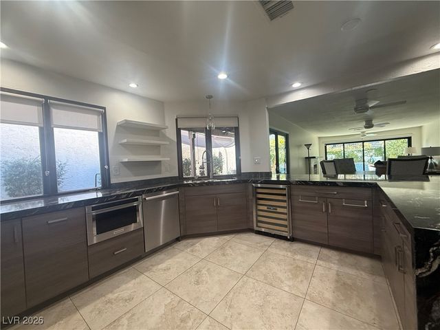 2208 Plaza Del Puerto, Las Vegas, NV 89102