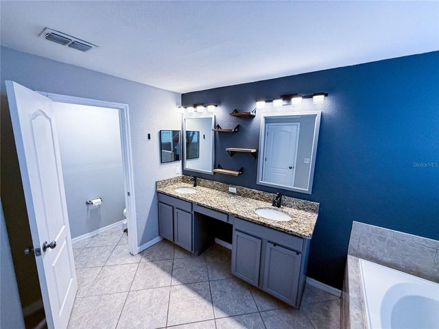 909 MEADOW GLADE DRIVE, Ruskin, FL 33570