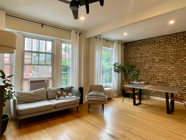 3166 N Pine Grove Avenue 3, Chicago, IL 60657