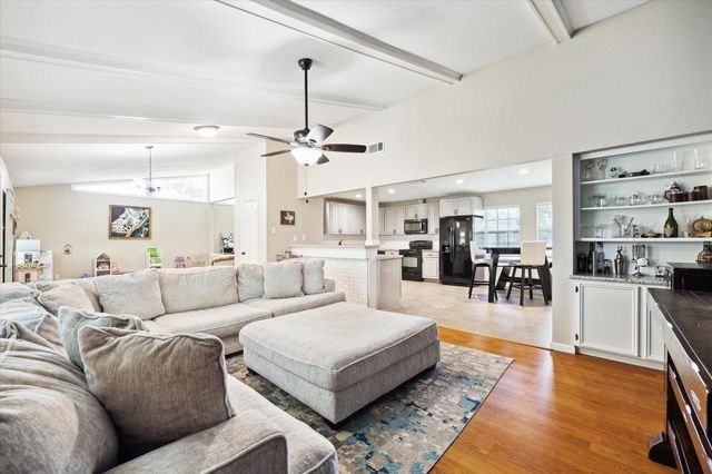 1515 Durango Drive, Houston, TX 77055