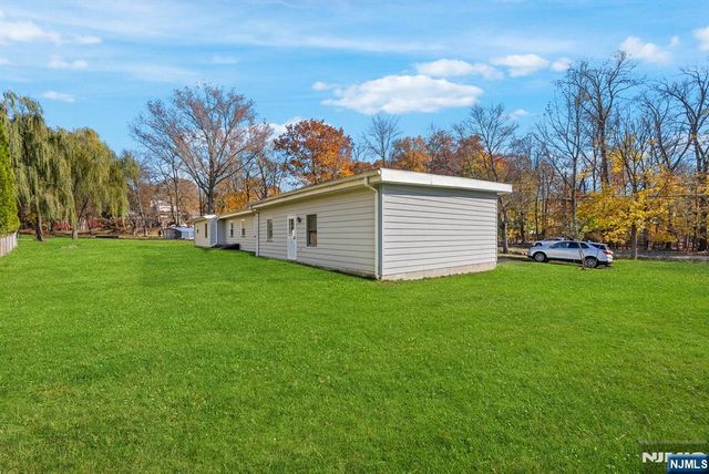 45 Ballentine Drive, North Haledon, NJ 07508