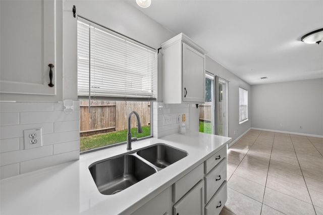 11811 Fossil Rock Lane, Houston, TX 77034