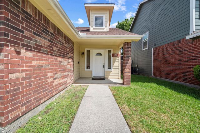 11811 Fossil Rock Lane, Houston, TX 77034